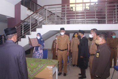 Kadiskop dan UKM Inhil Lantik 2 Pejabat Pengawas di Lingkungan Kerjanya